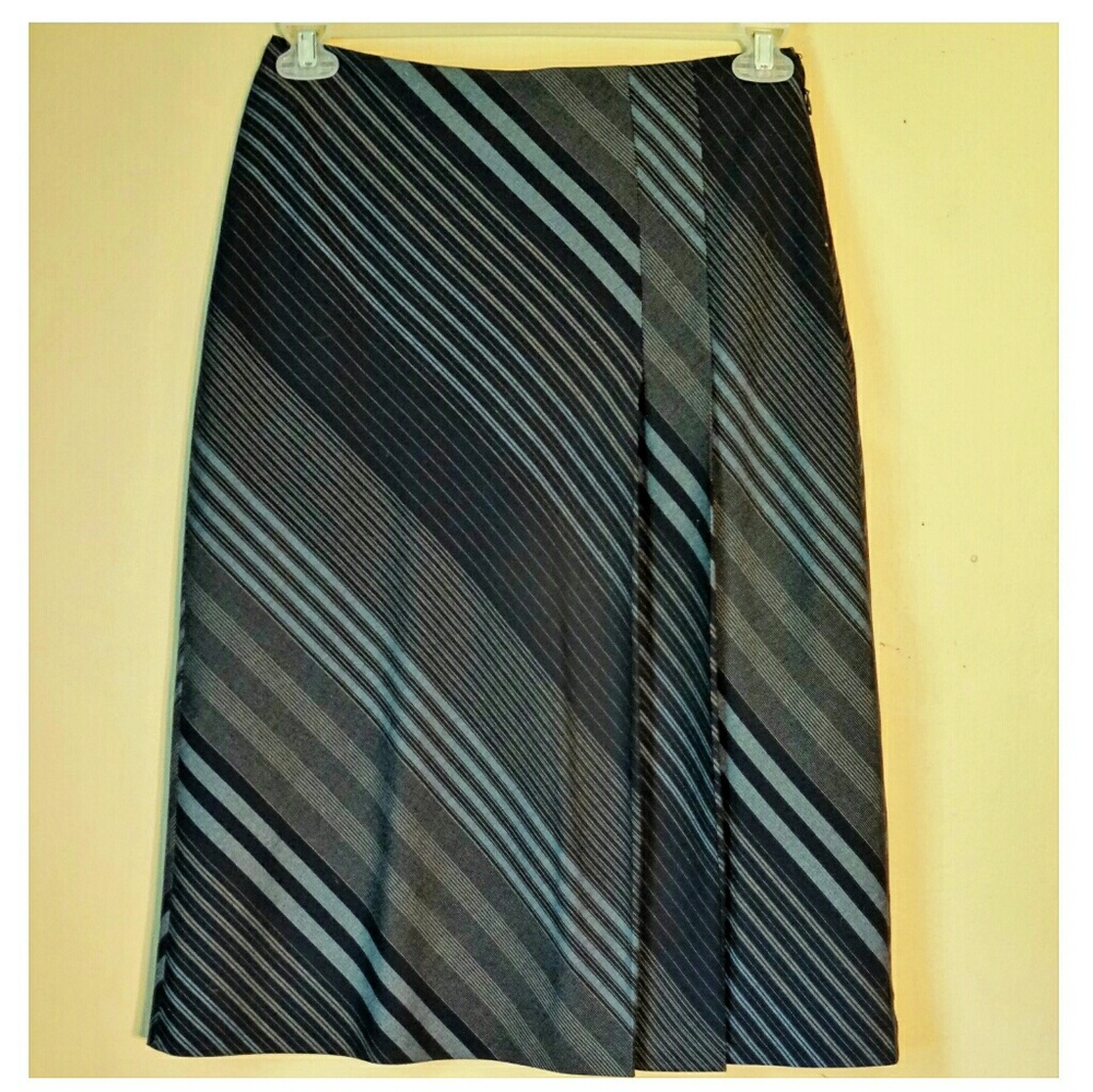 Jones New York pleated stripped blue skirt